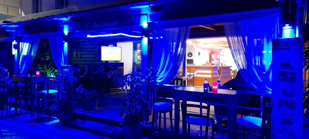 San Georgio Hotel Tsoútsouros Buitenkant foto